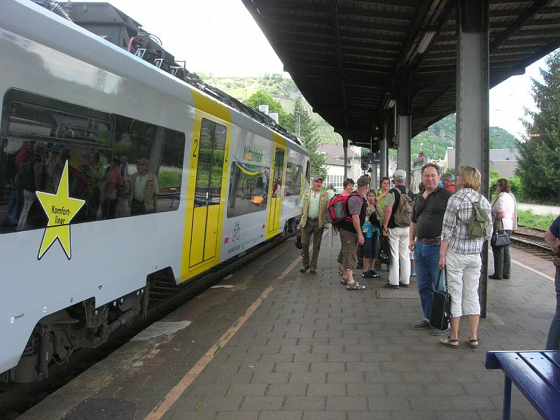 2009-05-Ausflug-Bacharach 027.jpg - und dann kommt schon unser Zug